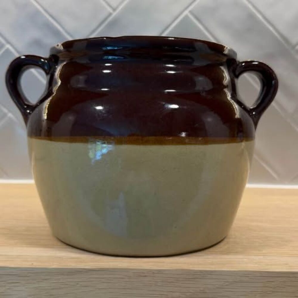 Vintage MONMOUTH POTTERY ILL USA. Brown / Cream   BEAN POT  Maple Leaf Mark